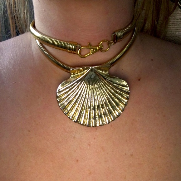 SUN LUSH Jewelry - OVERSIZED SHELL WRAP CHOKER